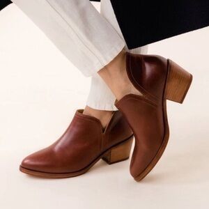 Nisolo ‘Mia’ Leather Block Heel Ankle Bootie in Auburn